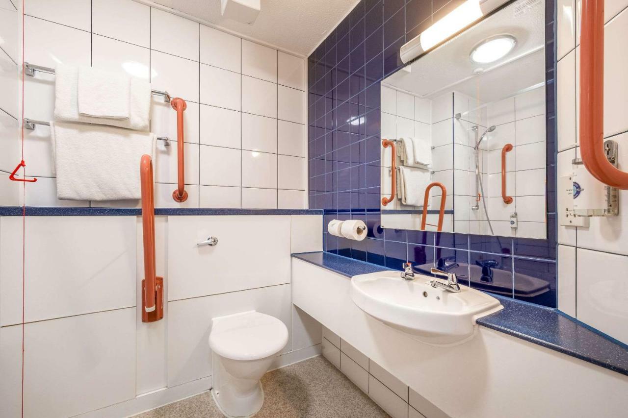 Comfort Inn Manchester North 미들턴 외부 사진