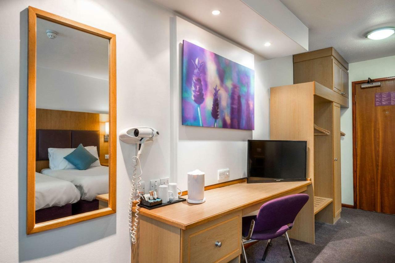 Comfort Inn Manchester North 미들턴 외부 사진